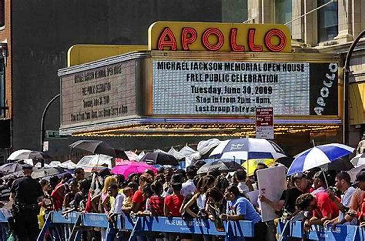 Celebrate Harlem's Vibrant Culture The Red Rooster Cookbook: The Story Of Food And Hustle In Harlem