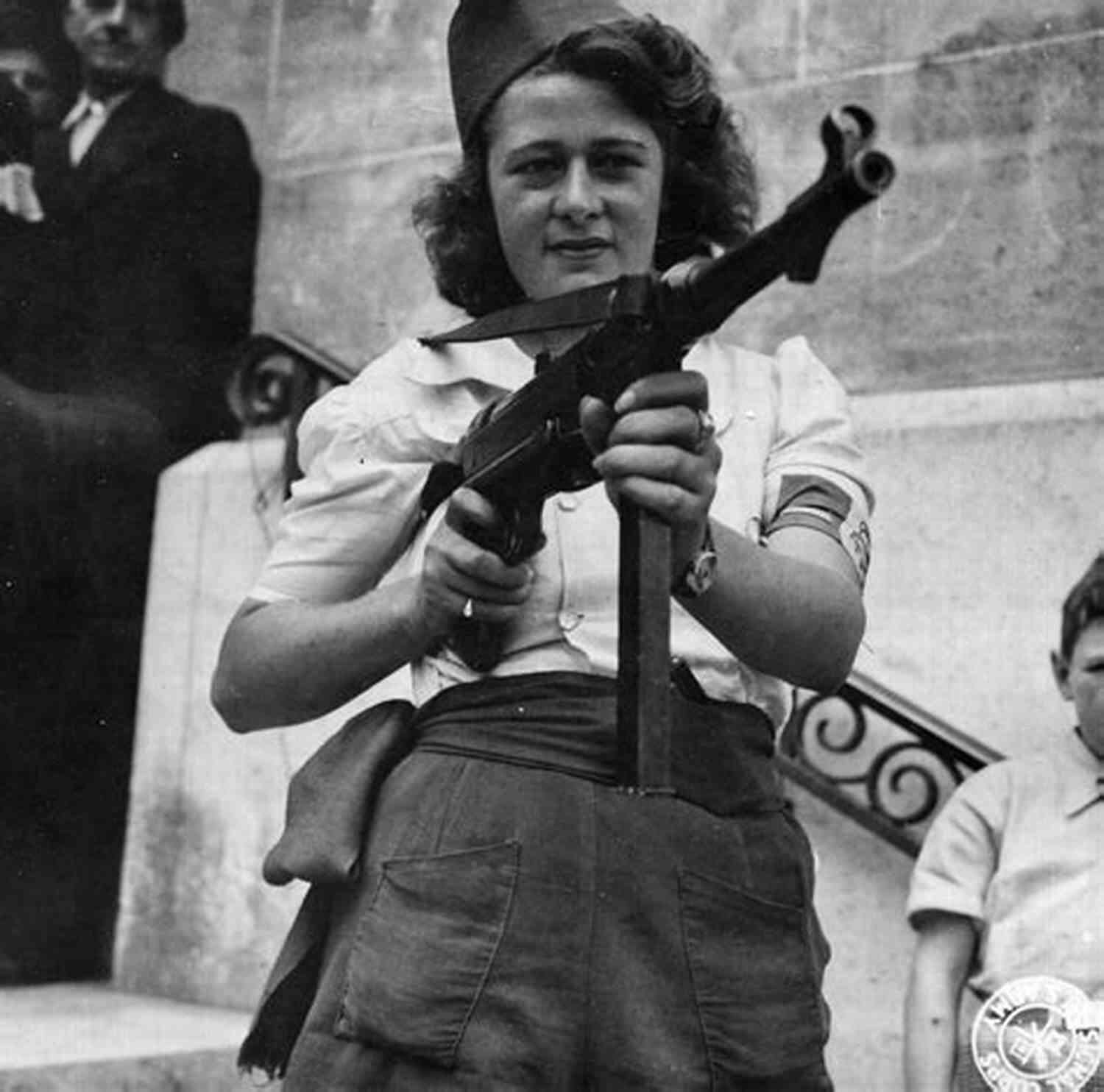 Dazzled Paris Cabarets: Heroine Of The French Resistance During World War II JOSEPHINE BAKER: DAZZLED PARIS CABARETS * HEROINE OF THE FRENCH RESISTANCE DURING WORLD WAR II * CIVIL RIGHTS ACTIVIST