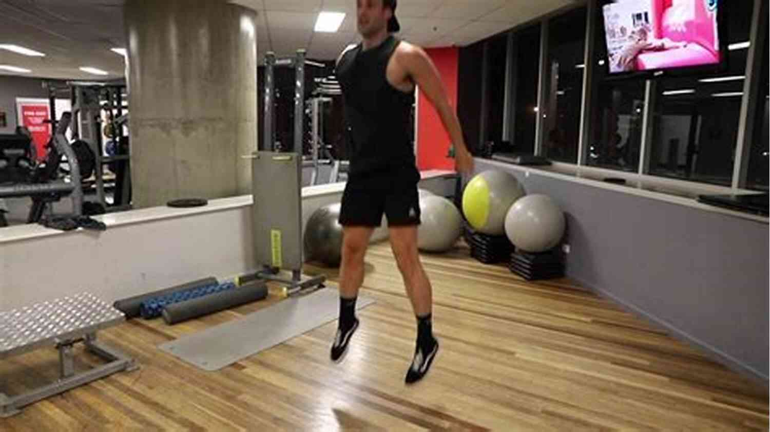 Demonstration Of Squat Jumps For Explosive Strength Build An Explosive Body And Increase Your Vertical Jump (Explosive Strength Training 5)