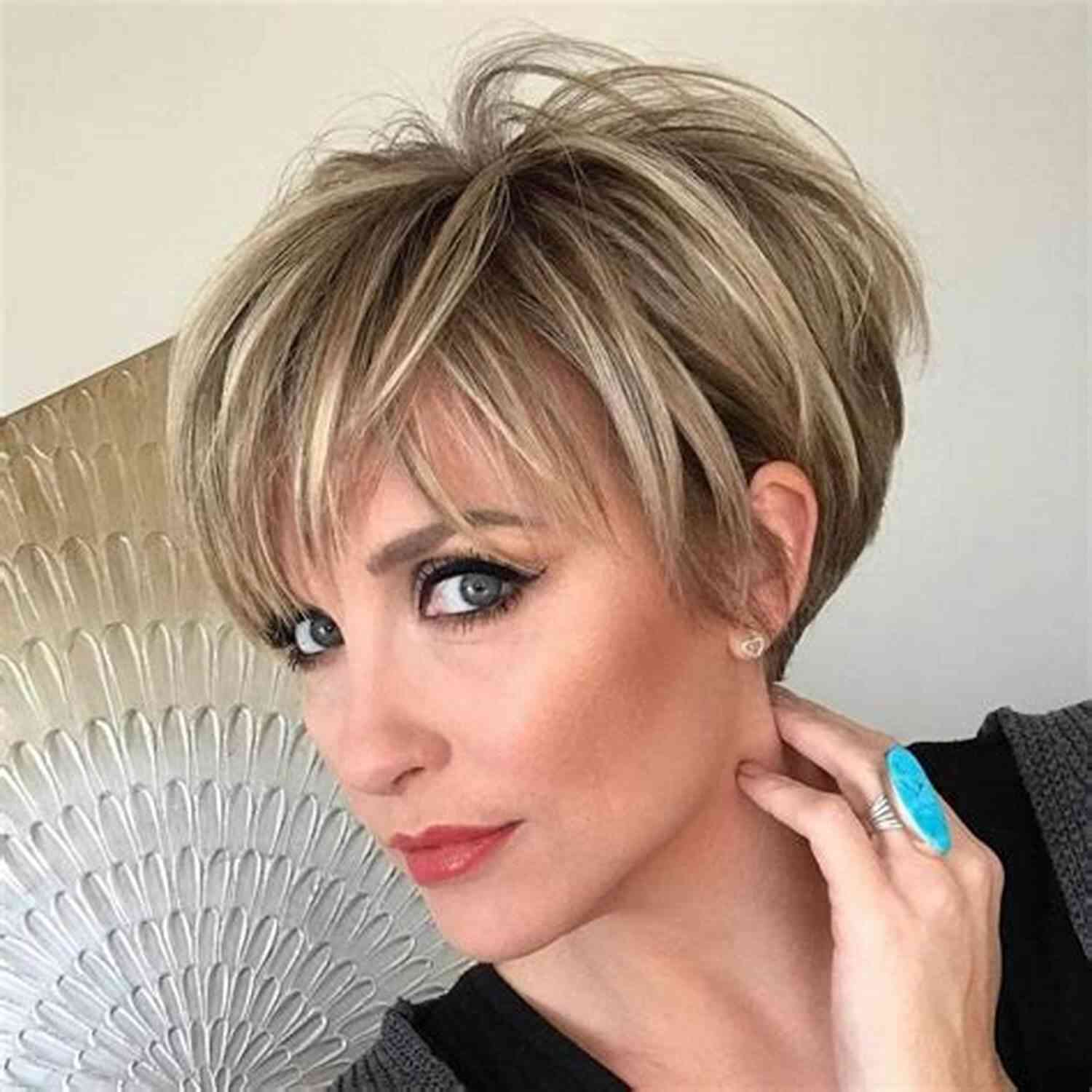 Trends In Women Short Haircuts The Effortlessly Chic Shag Cut Trends In Women S Short Haircuts