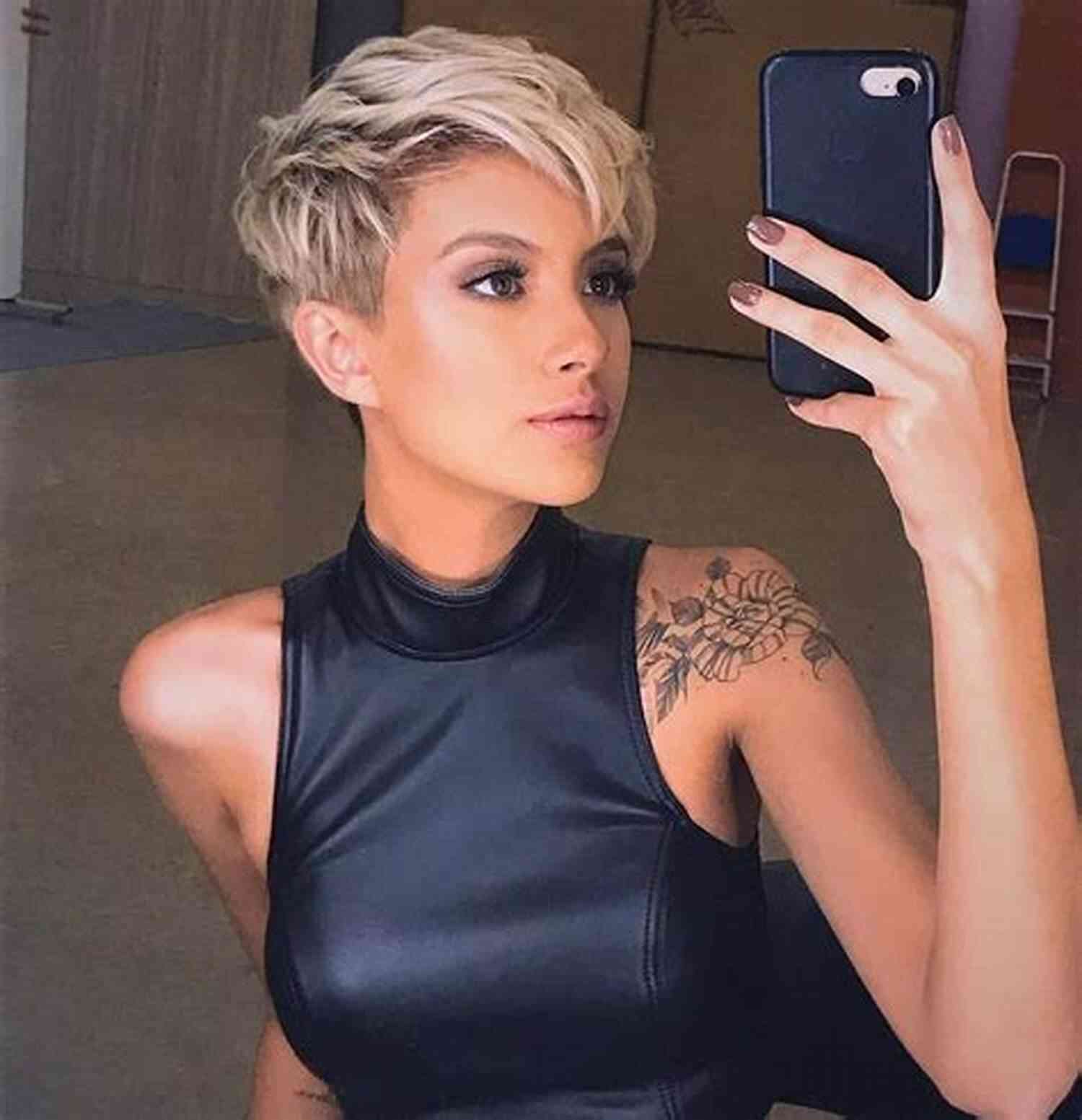 Trends In Women Short Haircuts The Trendy Pixie Cut With Bangs Trends In Women S Short Haircuts