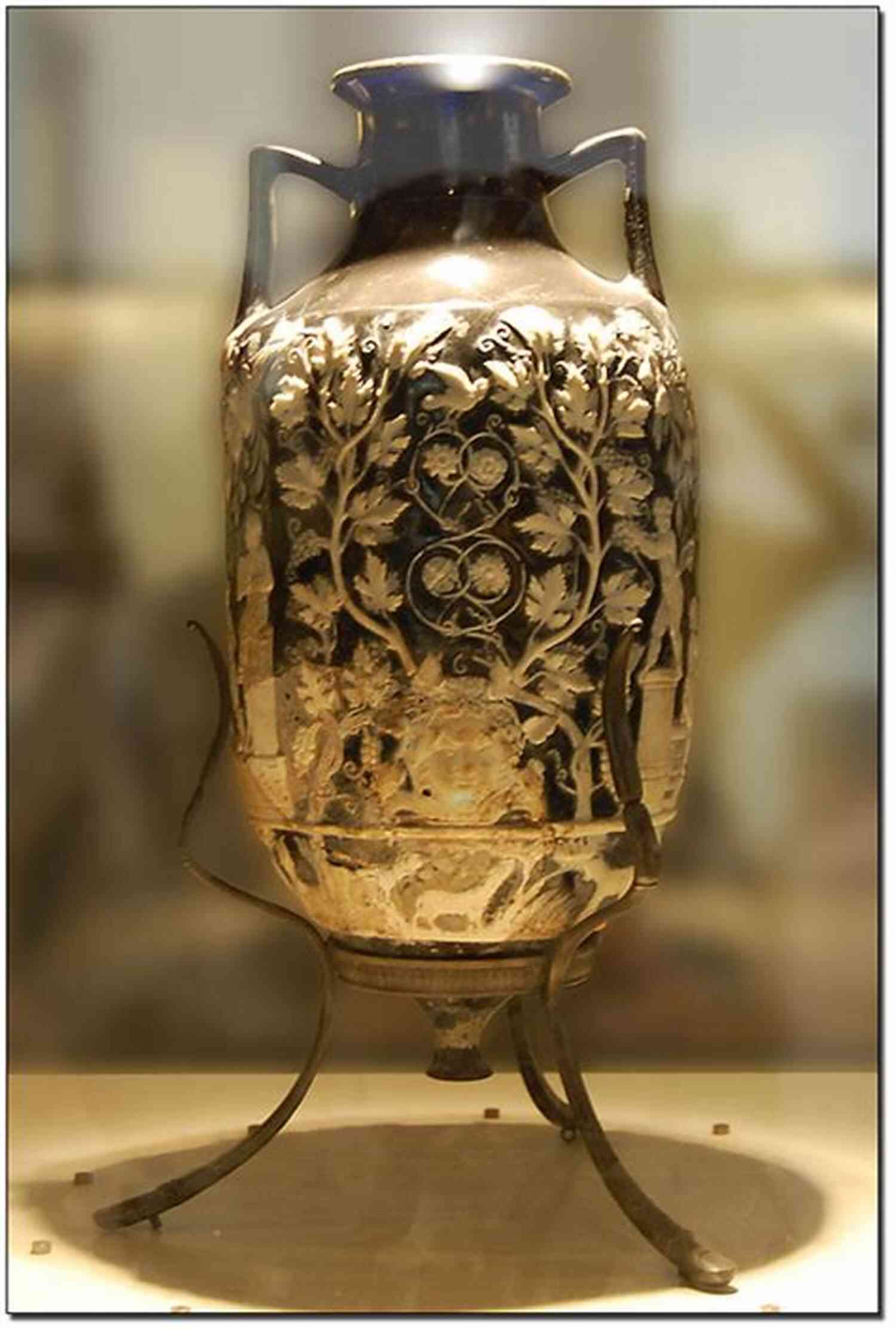 Vase Of Pompeii Play Modern Interpretation Of The Ancient Roman Vase Vase Of Pompeii: A Play